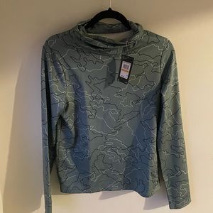 Under Armour NWT Loose Fit Funnel Neck Geometric Hiking Activewear Cold gear Sm